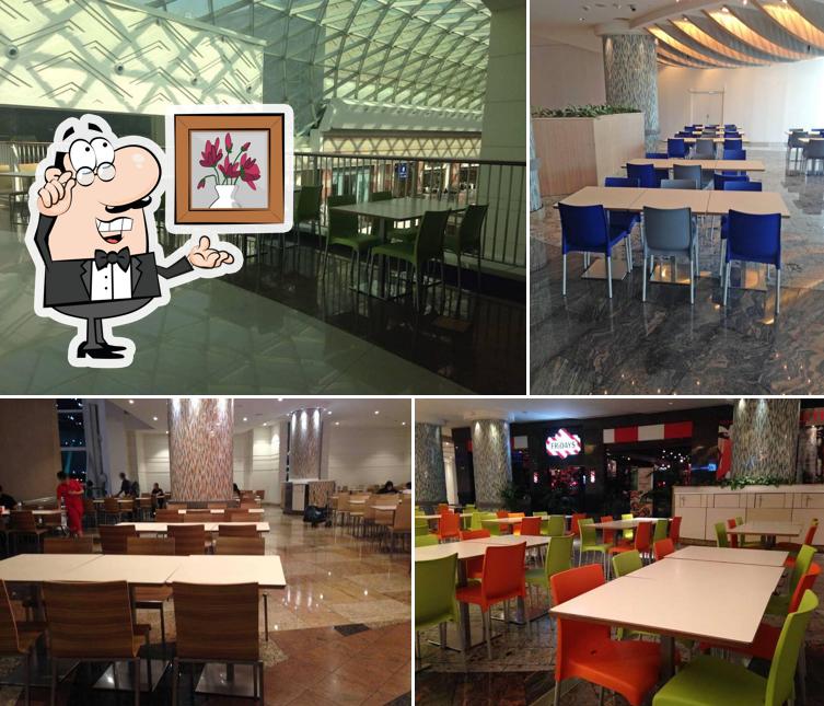 Check out how Papa Johns - Dubai Festival City Mall looks inside