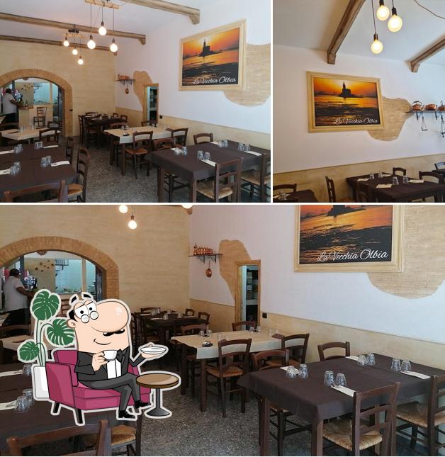 L'intérieur de Trattoria La Vecchia Olbia