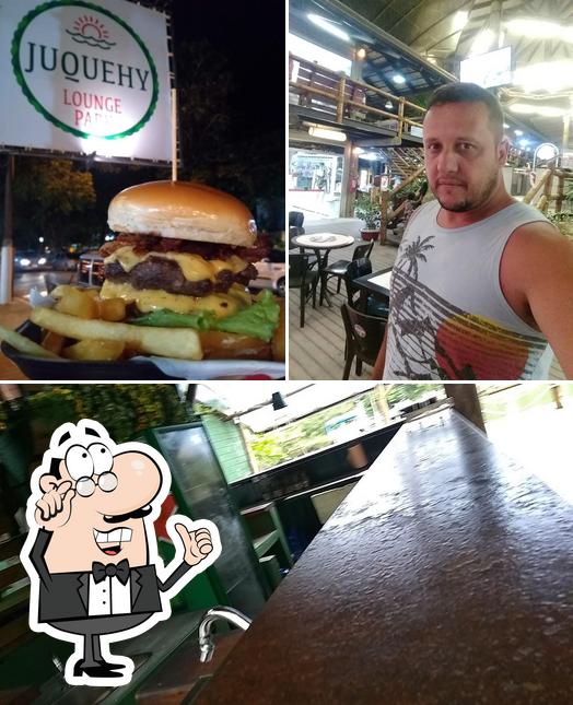 Entre diferentes coisas, interior e cidadãos podem ser encontrados no Praia Burger - Juquehy