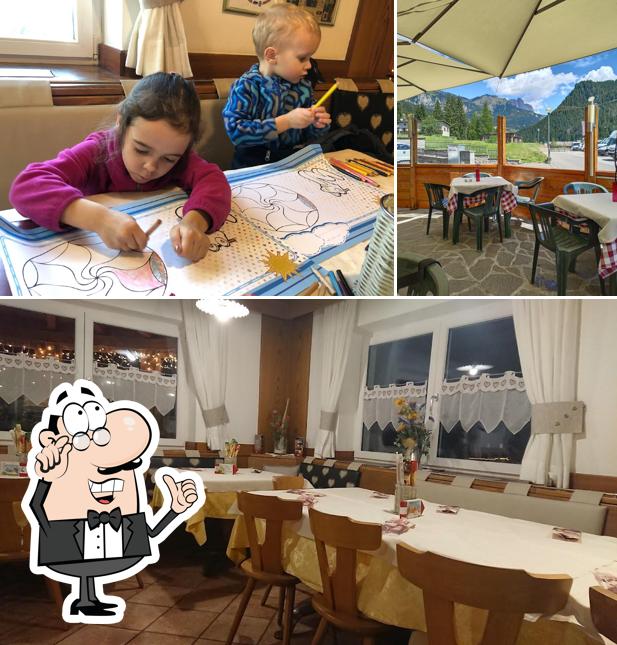 Dai un'occhiata agli interni di Ramon