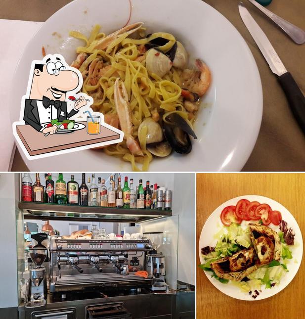 Guarda la foto che mostra la cibo e birra di Bar Pizzeria Ristorante Chiaro Scuro Camucia AR