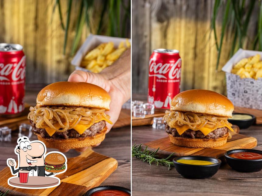 Delicie-se com um hambúrguer no Jungle's Burger