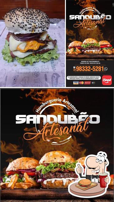 Hambúrguer em Sandubāo Lanches