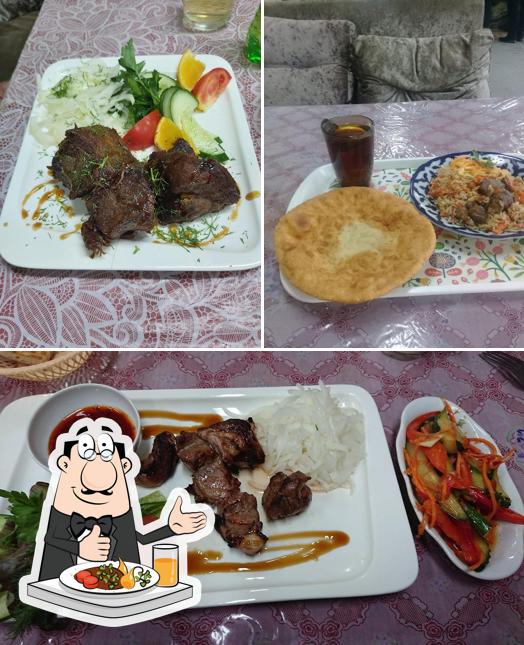Еда в "Центре Плове "Таджикистане""