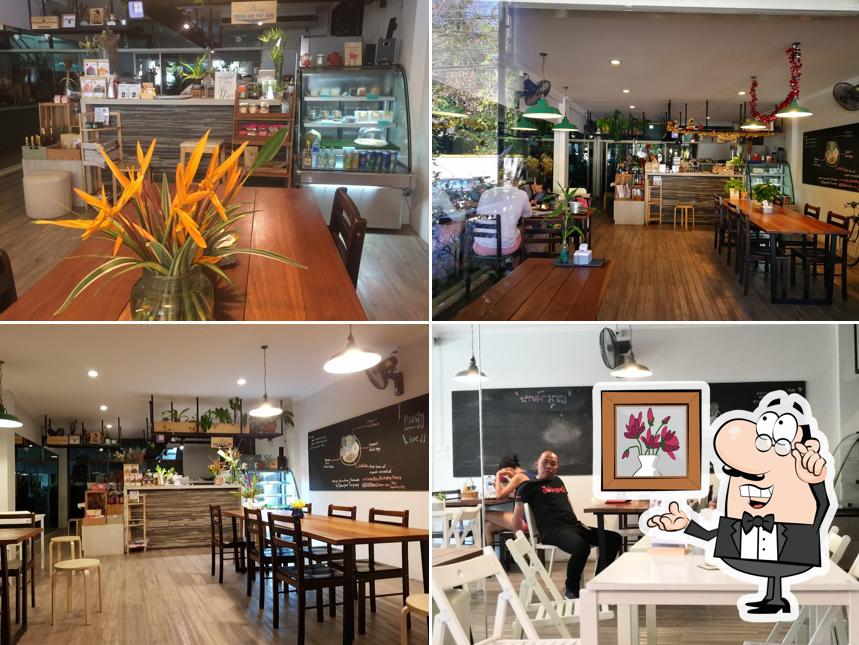 Check out how Kinsook "Happy Eating Cafe" looks inside