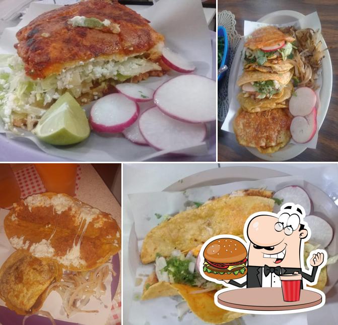 Prueba una hamburguesa en Quesadillas Estilo Mexico