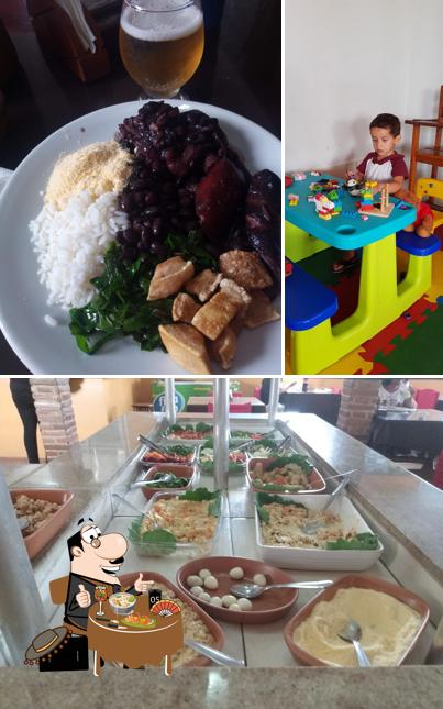 A imagem a Disk Feijoada’s comida e área de lazer