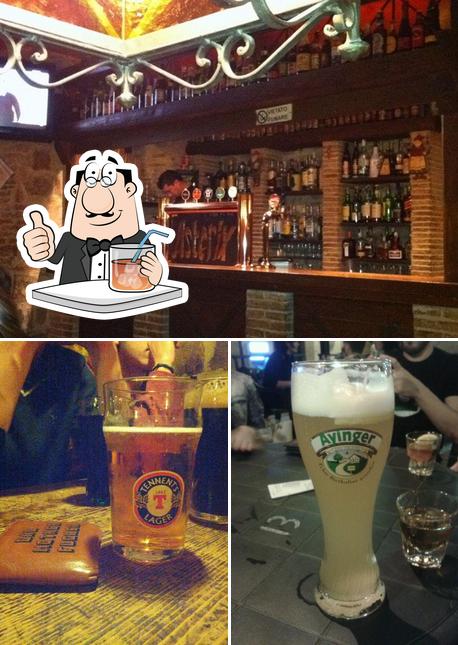 Questa è la foto che presenta la bevanda e bancone da bar di Asterix