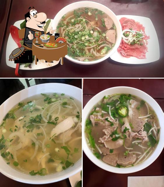 Food at What's The Pho
