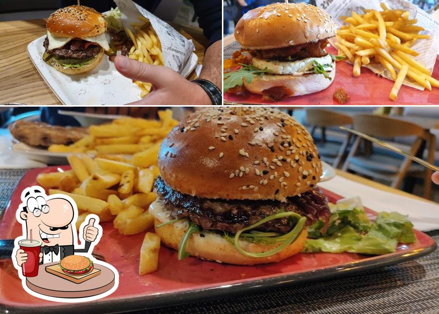 Essayez un hamburger à Marty Plaza București