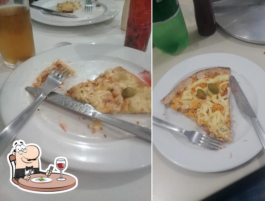 Comida em Pizzaria Efatá