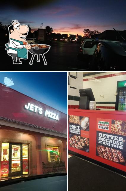 Здесь можно посмотреть фото пиццерии "Jet's Pizza"
