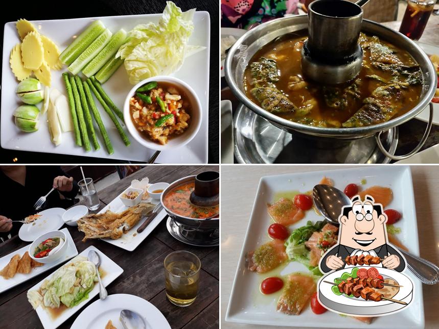 Еда в "Ruen Nam"