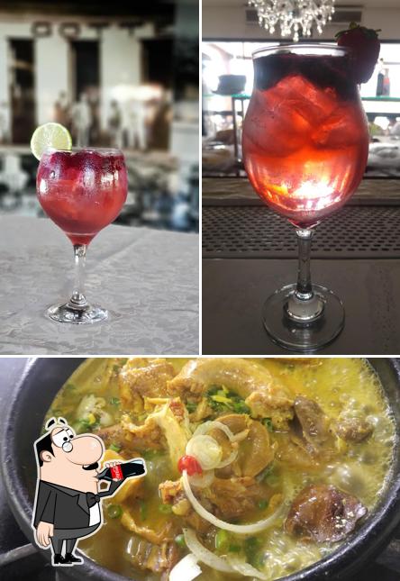 Entre diversos coisas, bebida e comida podem ser encontrados no Galatas Restaurante Central