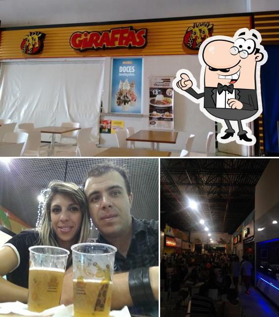 Esta é a ilustração ilustrando interior e cerveja no Giraffas