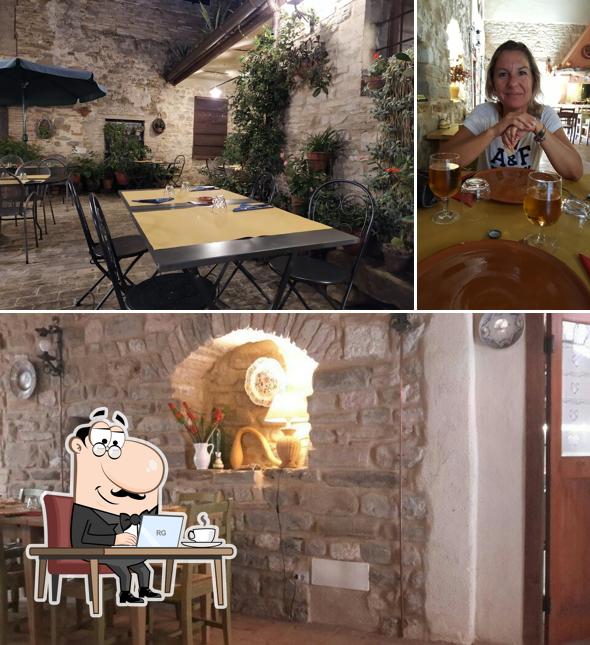 Siediti a un tavolo di Il Grottino