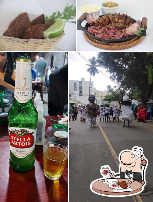 Peça pratos de carne no De Passagem Boteco