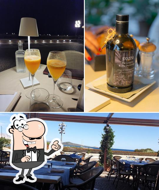 Questa è la foto che presenta la interni e bevanda di Pentumas Ristorante (Gran Cafè Puntaldia)