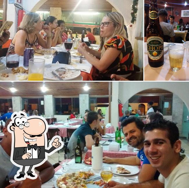Entre diversos coisas, interior e cerveja podem ser encontrados no Giramundo
