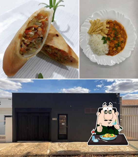 This is the photo displaying food and exterior at Kamikaze Express Comida Asiática