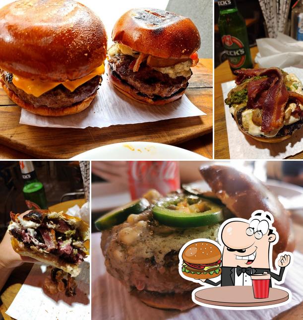 Order a burger at La Borratxeria Parrilla