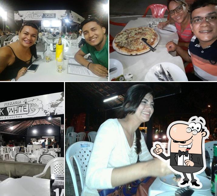 O interior do Pizzaria BLACK WHITE