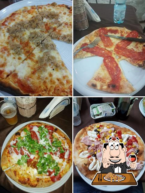 Order pizza at Pizza Mania