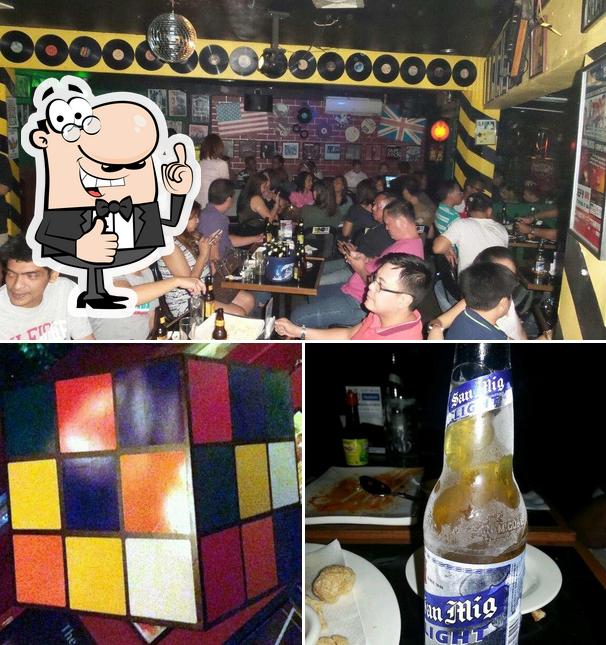 Look at the image of Cafe 80's Bar & Resto