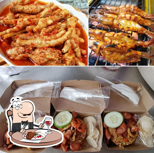 RKC Seafood / Rumah Kepiting Cumi Bjbj ofrece platos con carne