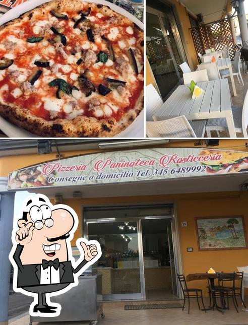 La immagine della interni e pizza di Pizzeria adda’ Nennella