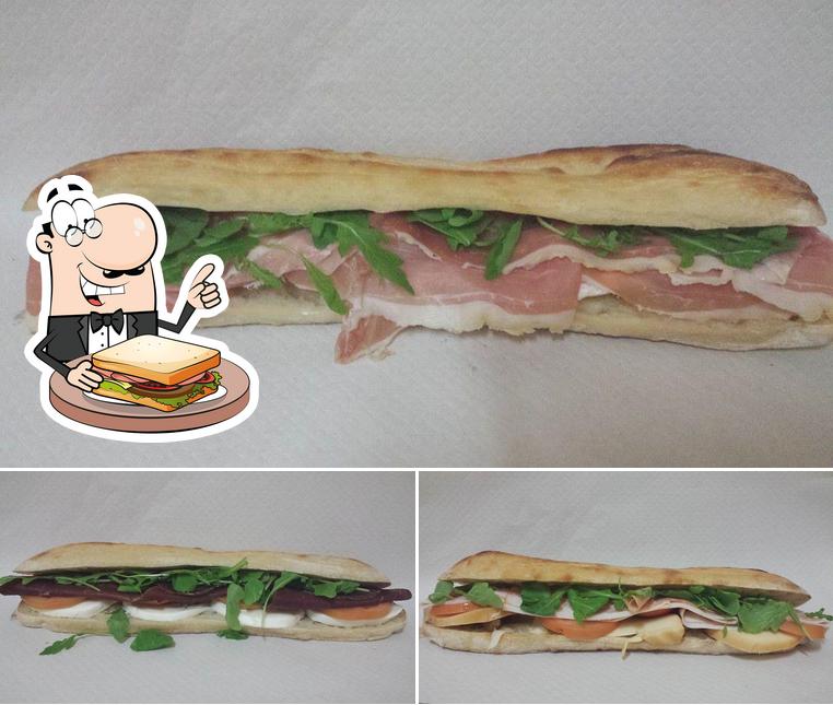 Scegli un panino a Pizzeria Saloon Di Moerenhout Isabelle