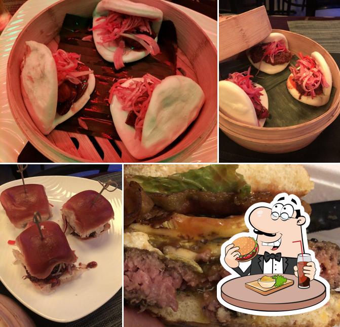 Tómate una hamburguesa en Shanghai Red Asian Latin Bistro