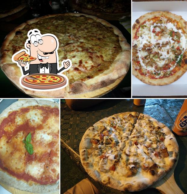 A Stuzzico Pizzeria, puoi goderti una bella pizza