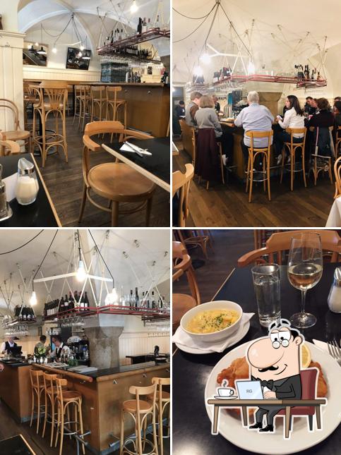 Installez-vous à l'une des tables de Gasthaus Pöschl