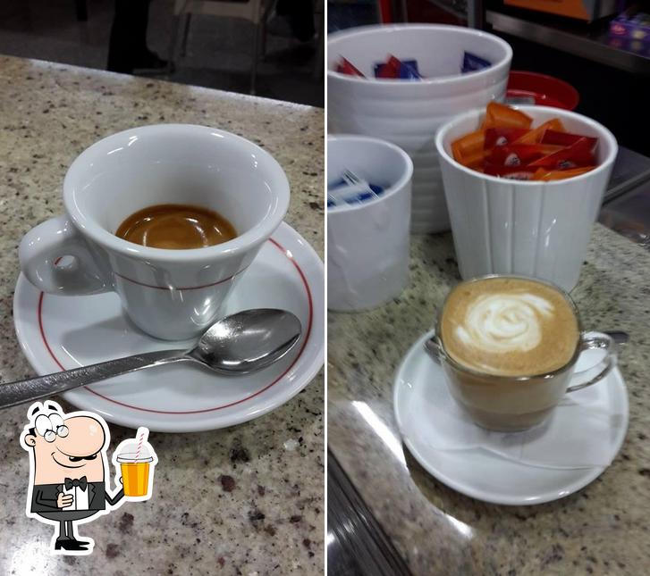 Goditi qualcosa da bere a Coffee Dream Bar Di Cepparulo Elpidio