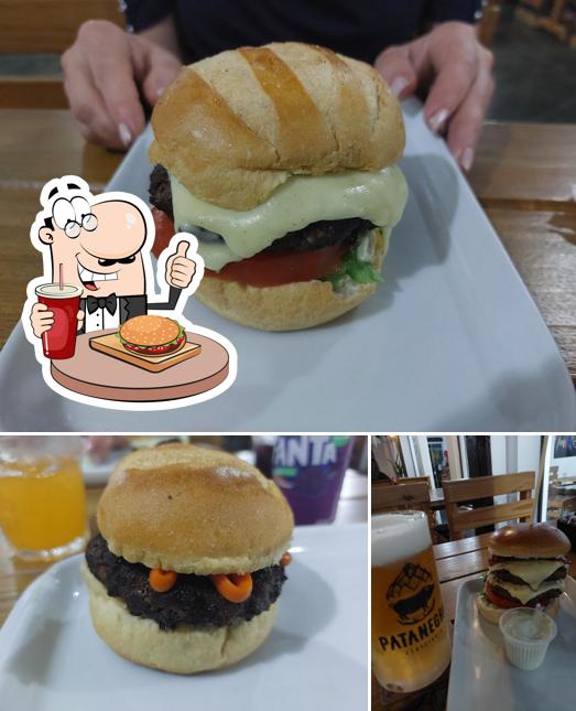 Peça um hambúrguer no Espaço Gastronômico