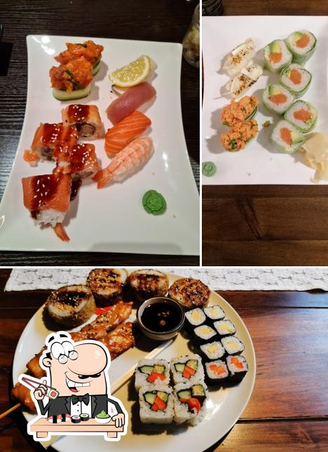 Les sushi sont servis à KAVI Sushi Bar