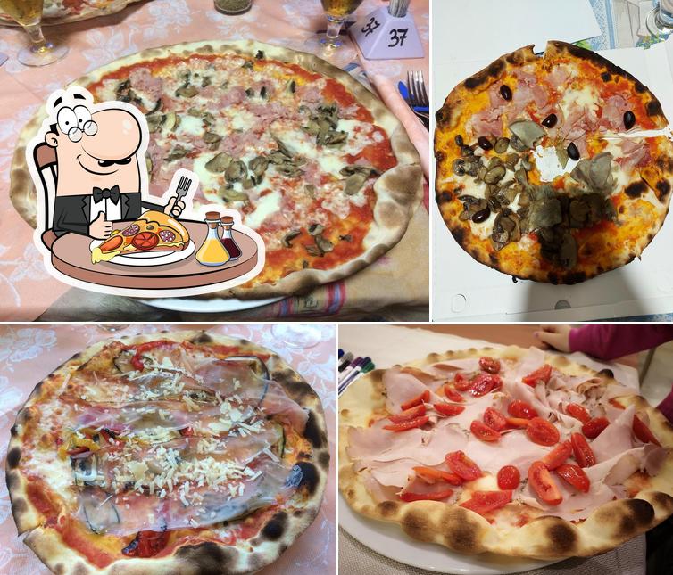 Elige una pizza en Pizzeria Tonino 900’