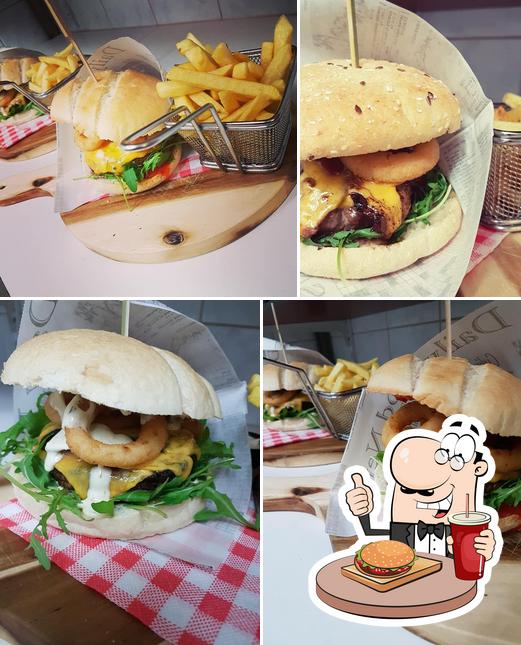 Order a burger at Cafee 't Anker