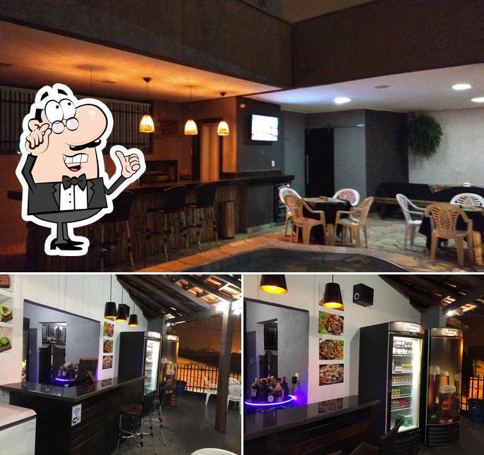 O interior do Chalanas Bar e Pizzaria