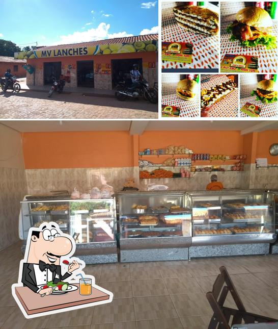 A foto do M.V Lanches’s comida e exterior