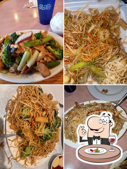 Tallarines chow mein en Shang Hai Restaurant