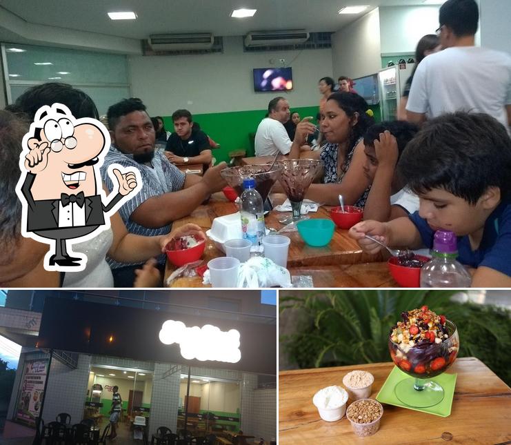 Esta é a foto apresentando interior e sobremesa no Fast Açaí e Sorvete