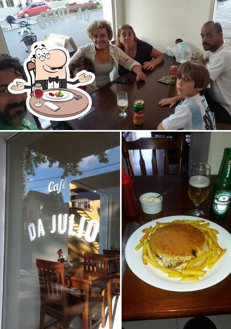 O Café da Júlio se destaca pelo mesa de jantar e cerveja