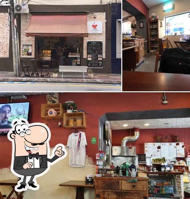 Veja imagens do interior do Fifty Café