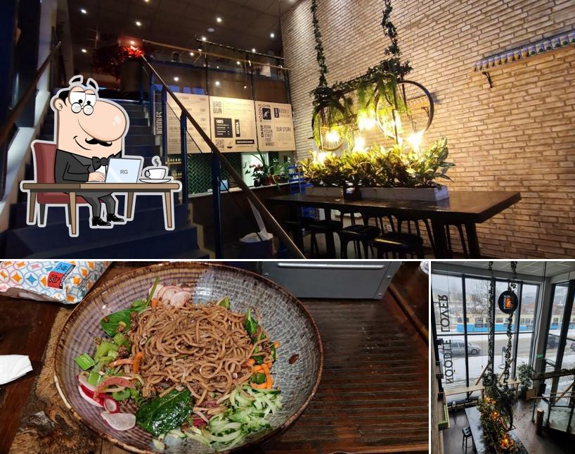 В Noodle Lover - Asiatisk restaurang Göteborg есть внутреннее оформление, еда и многое другое