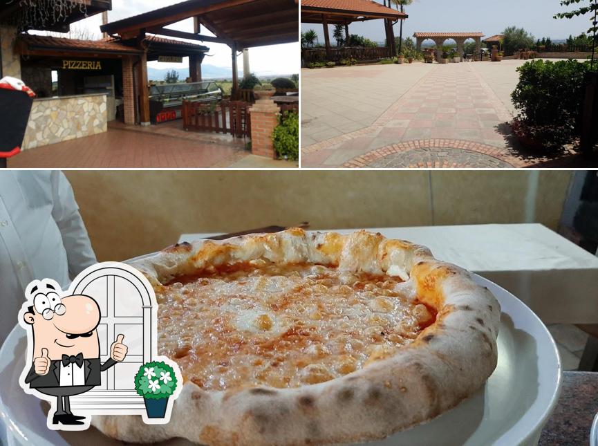 Agriturismo Gli Archi si caratterizza per la esterno e cibo