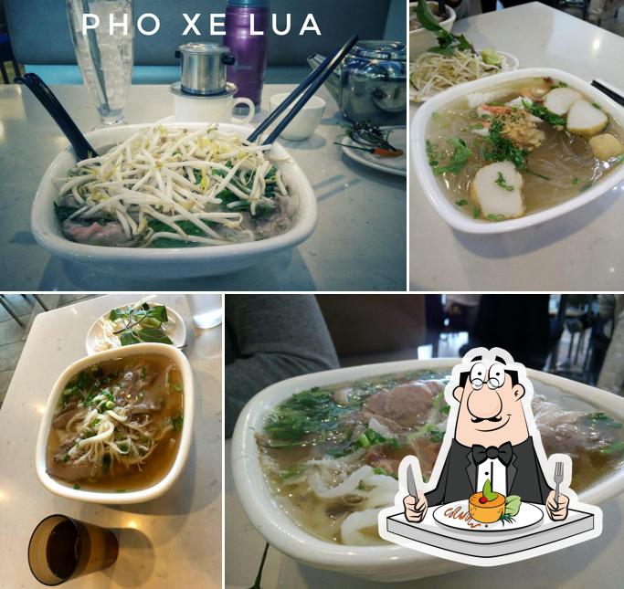 Блюда в "Pho Xe Lua Vietnamese Restaurant"