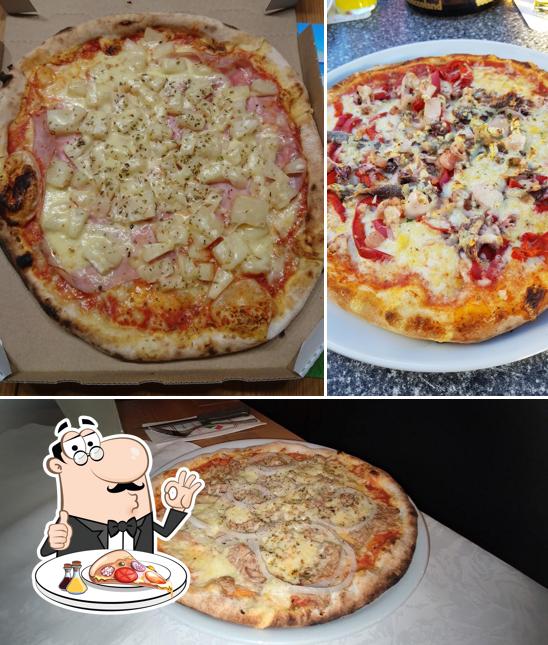 Get pizza at Restaurant Pietro