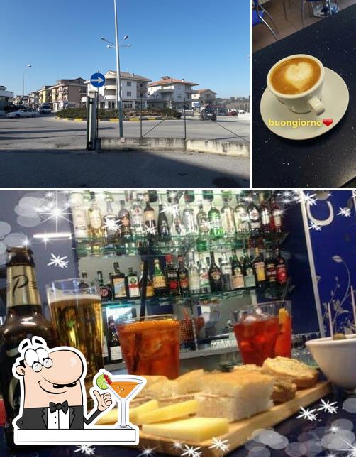 Bus Stop Caffè si caratterizza per la bevanda e esterno